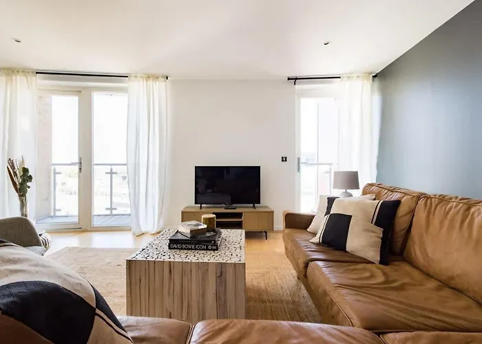 The Nine Elms Lane Arms - Stunning&Bright 2BDR Flat